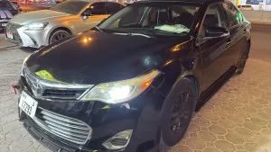 2015 تويوتا افالون Limited