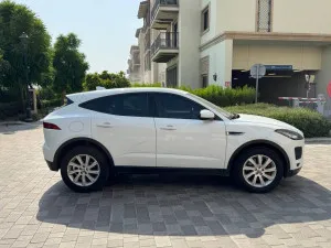 2019 جاكوار اي بيس P200