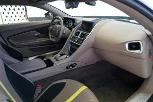 2020 استون مارتن دي بي ١١ AMR Coupe