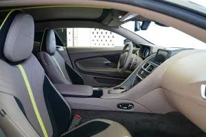 2020 استون مارتن دي بي ١١ AMR Coupe