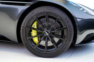 2020 استون مارتن دي بي ١١ AMR Coupe