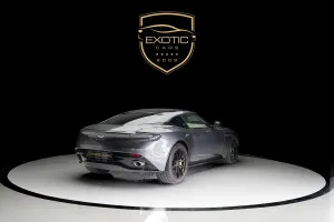 2020 استون مارتن دي بي ١١ AMR Coupe