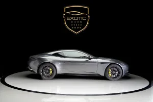 2020 استون مارتن دي بي ١١ AMR Coupe