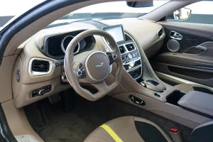 2020 استون مارتن دي بي ١١ AMR Coupe