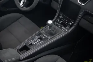 2023 بورش 718