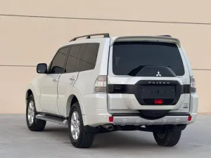 2017 Mitsubishi Pajero GLS