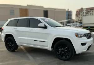 2021 جييب جراند شيروكي Laredo E