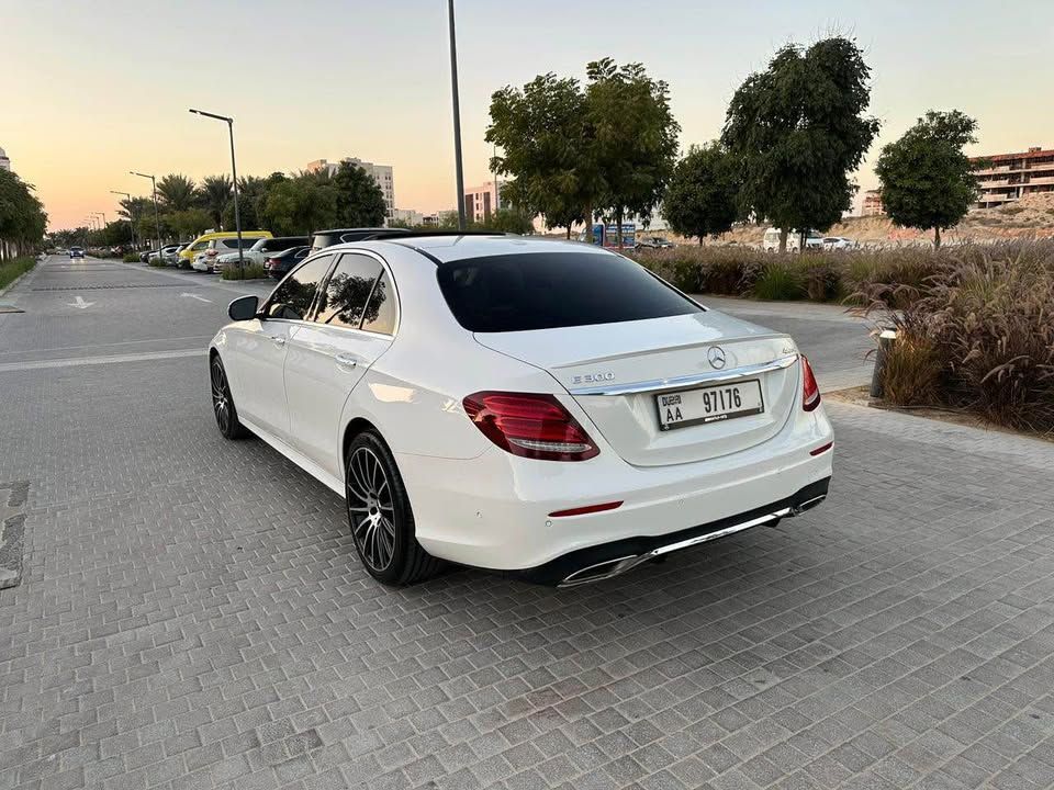 2017 مرسيدس-بنز الفئة - E E300
