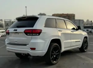 2021 جييب جراند شيروكي Laredo E