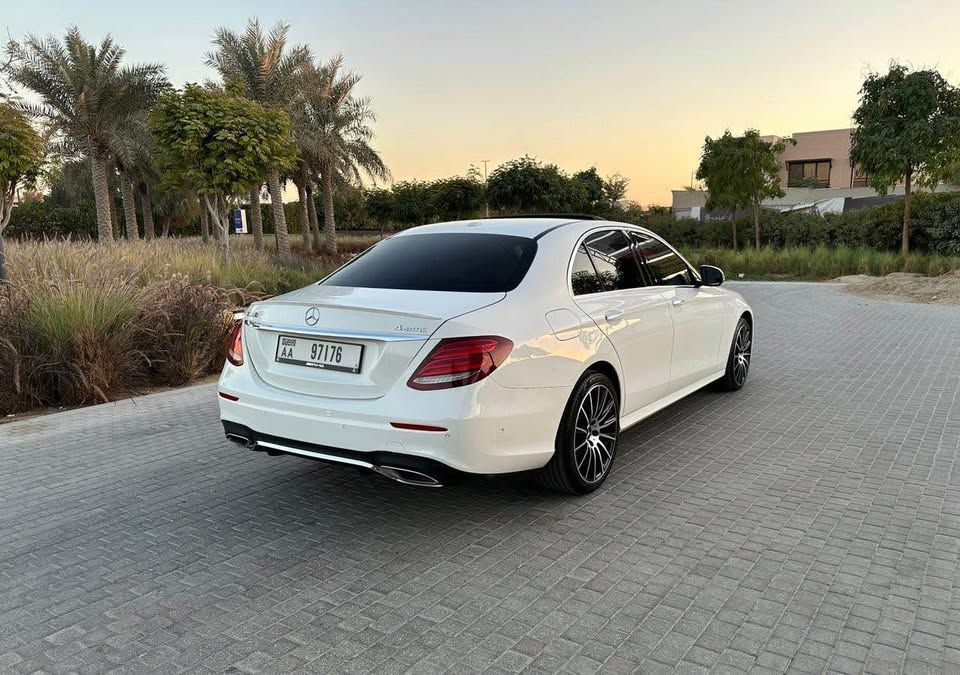 2017 مرسيدس-بنز الفئة - E E300
