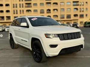 2021 جييب جراند شيروكي Laredo E