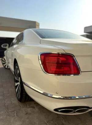 2023 بنتلي فلاينج سبير V8