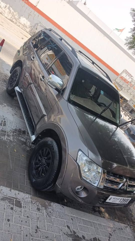 2012 Mitsubishi Pajero Signature Edition