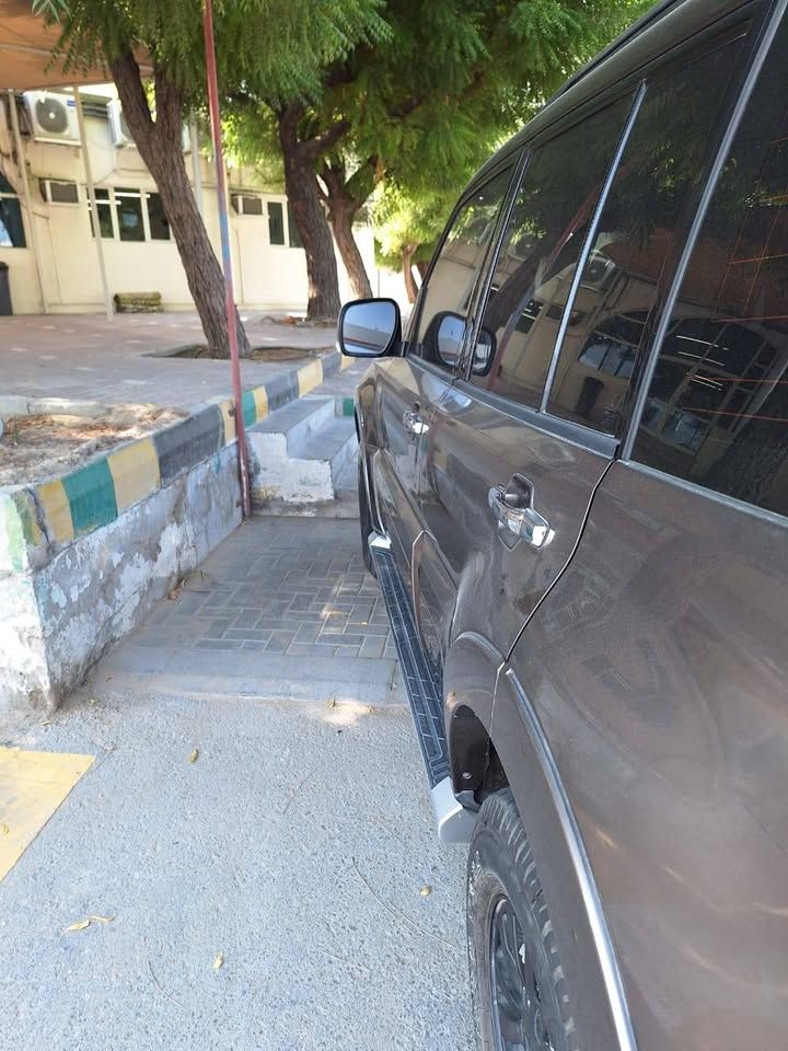 2012 Mitsubishi Pajero Signature Edition