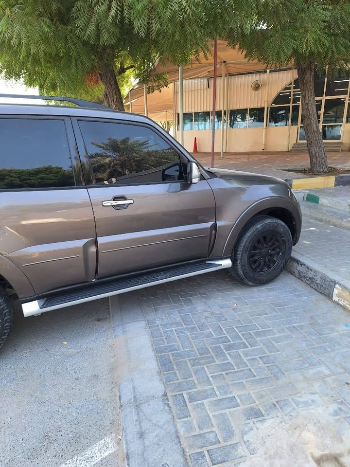 2012 Mitsubishi Pajero Signature Edition