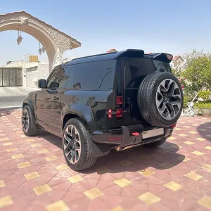2021 لاند روفر ديفندر P300