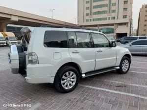 2011 ميتسوبيشي باجيرو GLS