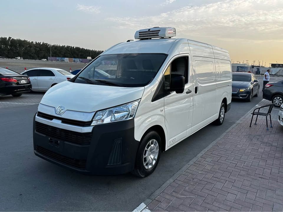 2022 تويوتا هياس Commuter High Roof