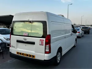 2022 تويوتا هياس Commuter High Roof
