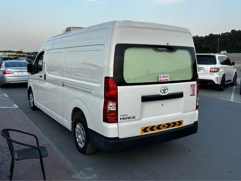 2022 تويوتا هياس Commuter High Roof