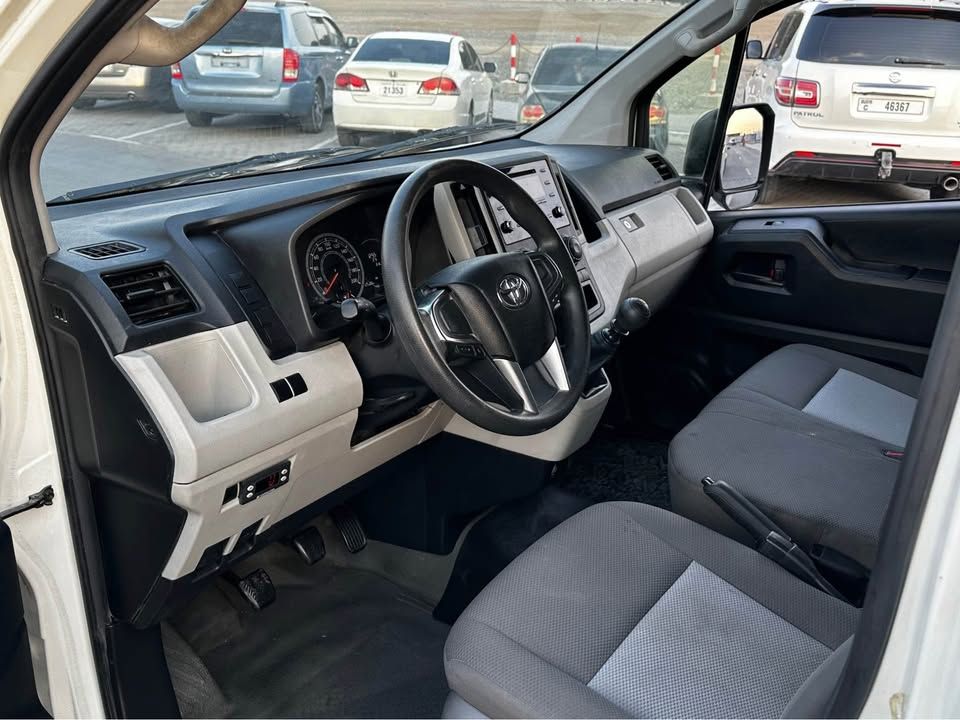 2022 تويوتا هياس Commuter High Roof