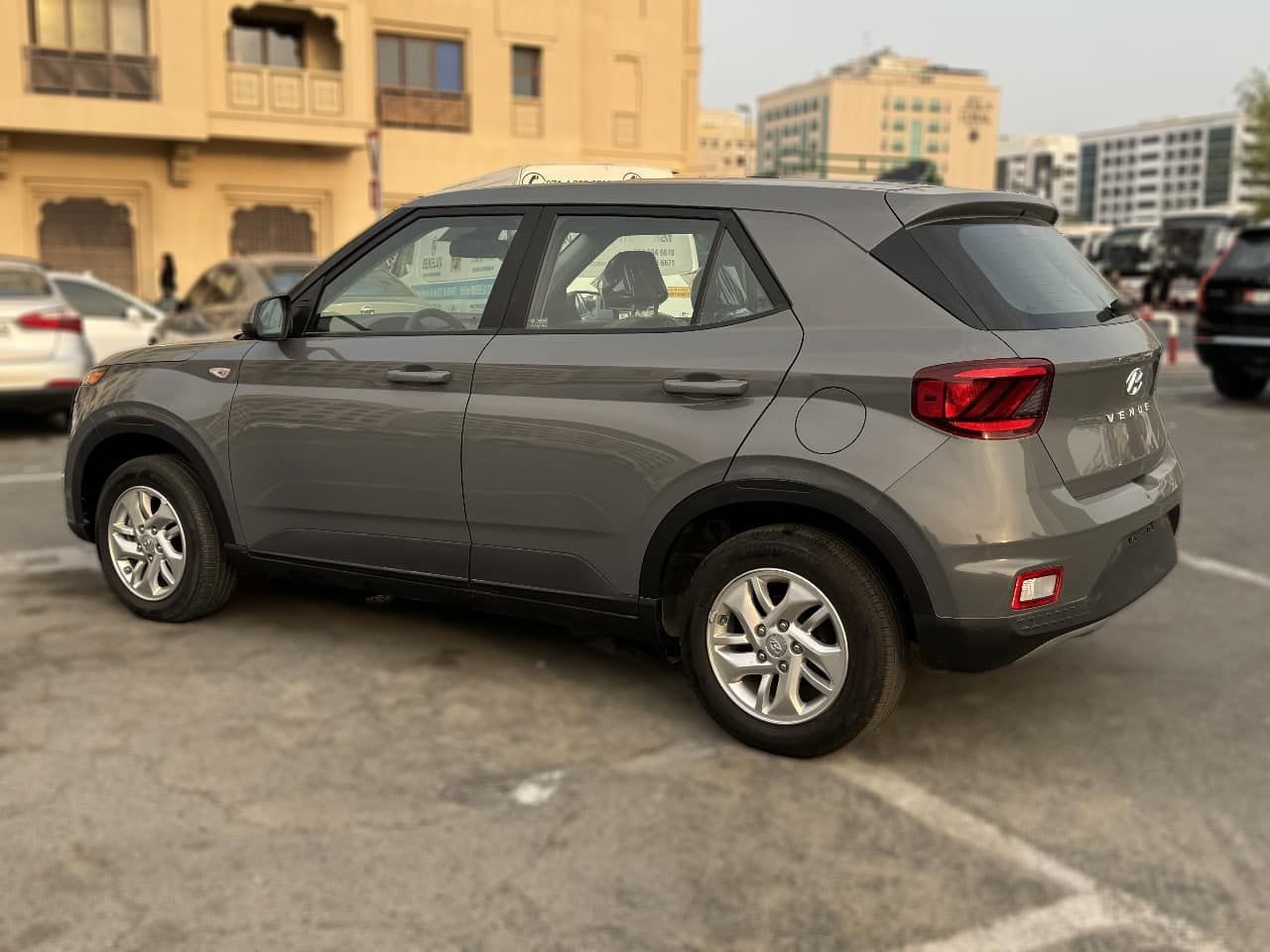 2022 هيونداي فينيو SE