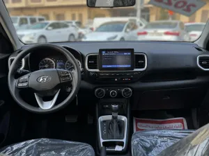 2022 هيونداي فينيو SE