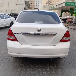 2011 نيسان تيدا LE