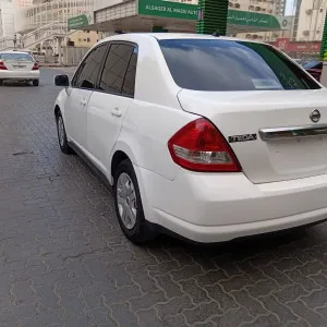 2011 نيسان تيدا LE
