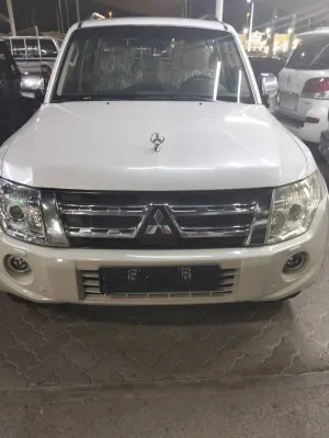 2014 ميتسوبيشي باجيرو GLS