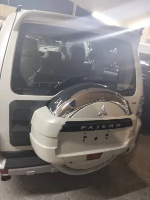 2014 ميتسوبيشي باجيرو GLS