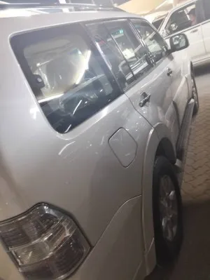 2014 ميتسوبيشي باجيرو GLS
