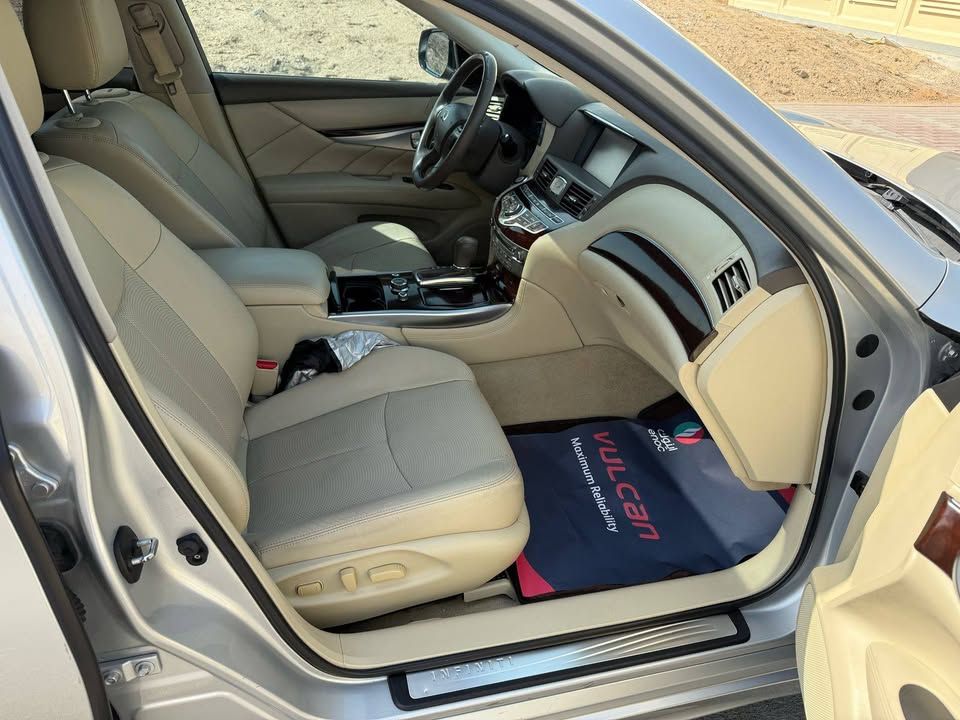 2016 إنفينيتي كيو ٧٠ LUXE
