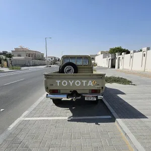 2015 تويوتا لاند كروزر بيك اب GXR-L4