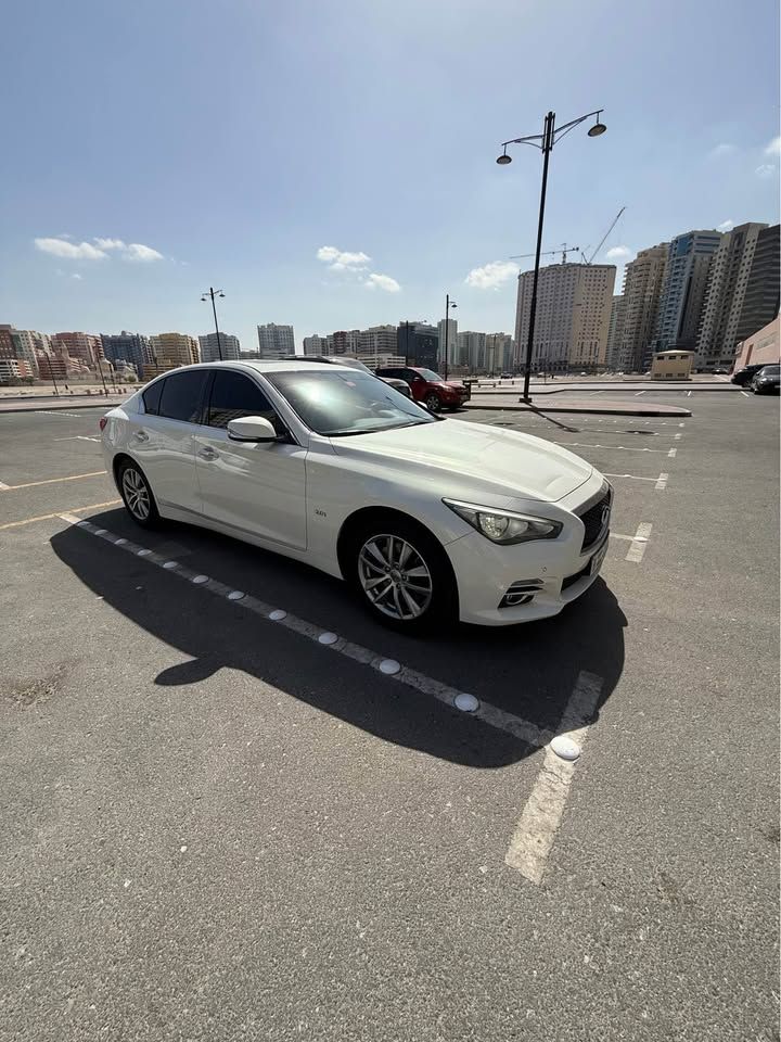 2015 إنفينيتي كيو٥٠ LUXE