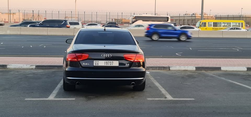 2011 اودي آي ٨ L