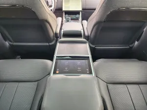 2023 لاند روفر رينج روفر SV Autobiography