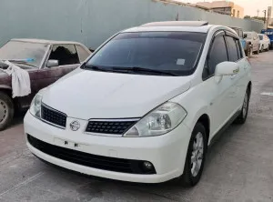 2010 نيسان تيدا LE