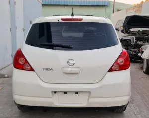 2010 نيسان تيدا LE