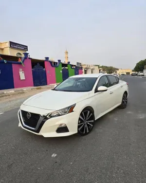 2022 Nissan Altima SR