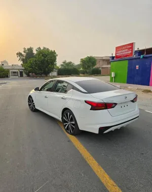 2022 Nissan Altima SR