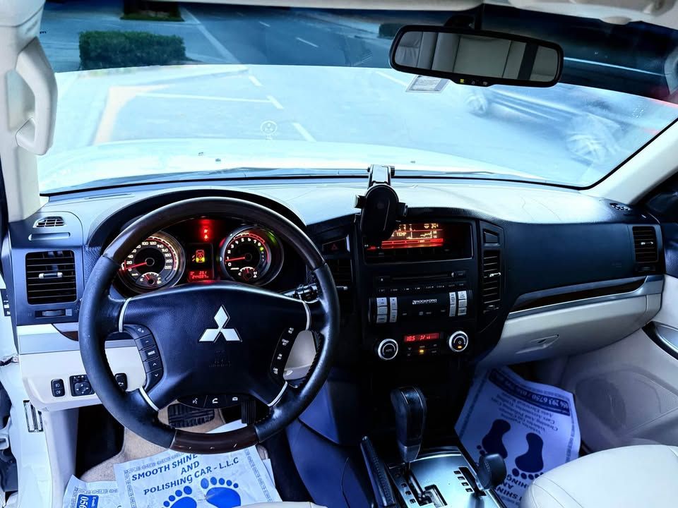 2013 Mitsubishi Pajero Signature Edition