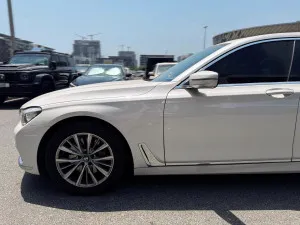2017 بي أم دابليو الفئة - 7 740i