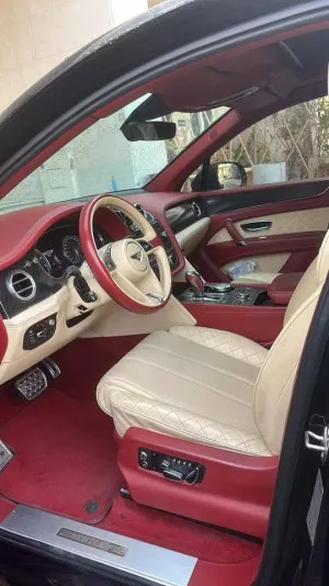2017 بنتلي بنتايجا Signature