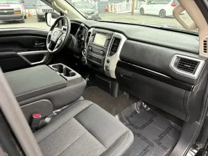 2017 Nissan Titan SV
