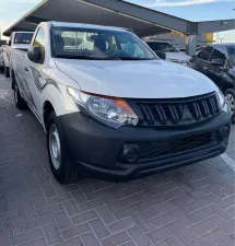 2015 ميتسوبيشي أل٢٠٠ single-cab