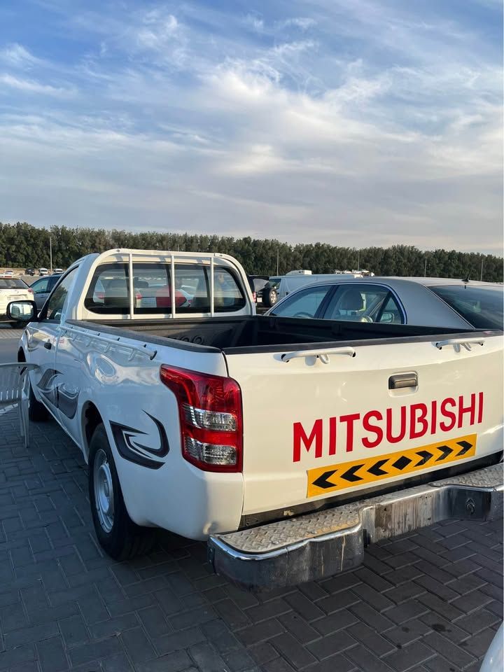 2015 ميتسوبيشي أل٢٠٠ single-cab