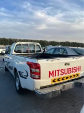 2015 ميتسوبيشي أل٢٠٠ single-cab