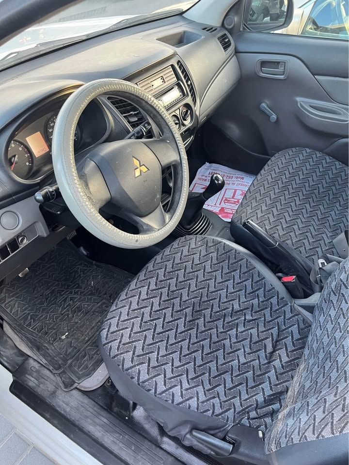 2015 ميتسوبيشي أل٢٠٠ single-cab