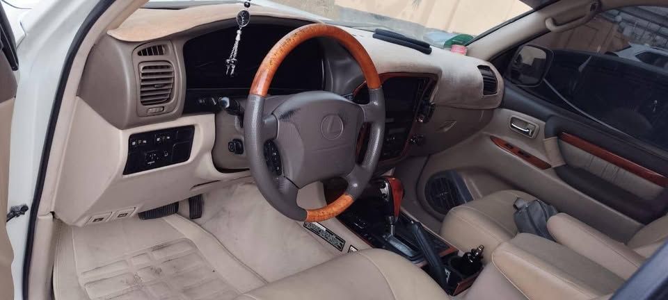 2000 Lexus LX 450